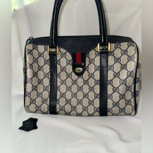 Vintage AUTHENTIC Gucci Speedy Boston Navy and Cream Women's Bag